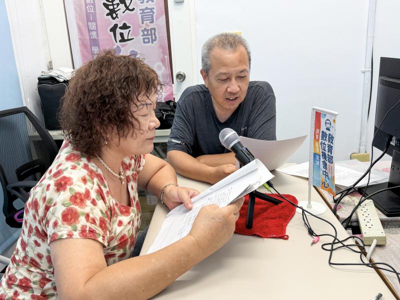 <p>在「車城時光機」podcast錄製現場，邀請在地藝術工作者王愛媛老師，細細分享銀髮創作的故事，看見歲月累積的藝術光芒。</p>