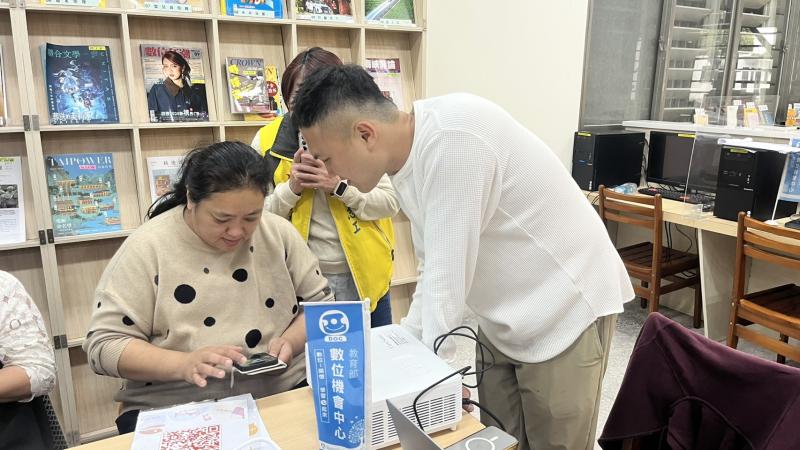 老師講解課程內容