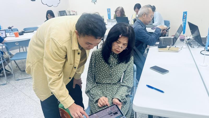 老師講解課程內容