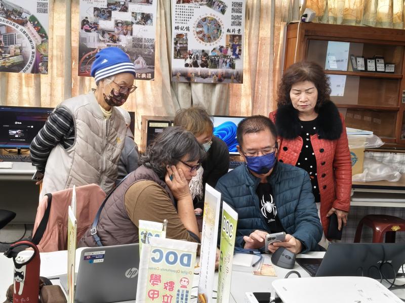 <p>示範如何利用 Gemini 進行影像修復，透過AI補足破損、刮痕與褪色的部分，讓原本模糊或老舊的照片逐漸恢復清晰。</p>