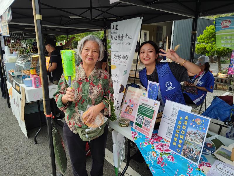 <p>長輩藉由行動諮詢完美解決手機操作的困擾還能夠獲得一份生活好物的獎品，簡直是笑到合不攏嘴啦!</p><p><br /></p>