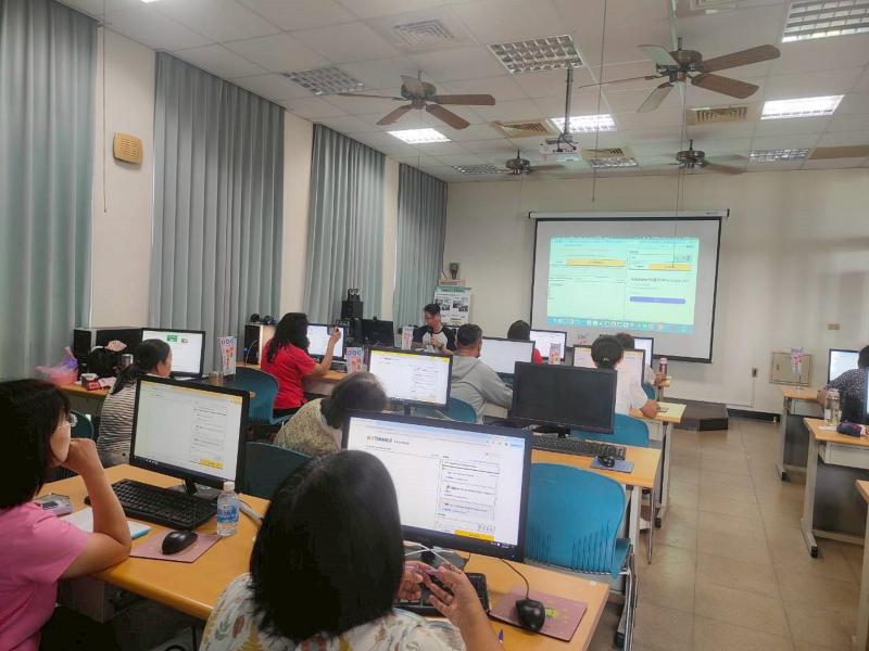 跨越距離的數位追夢：我在阿蓮數位中心的銀髮奇幻旅程-封面照