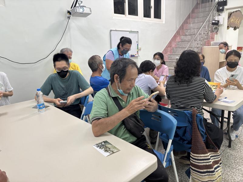 睹物思情，沉浸於回憶中-封面照