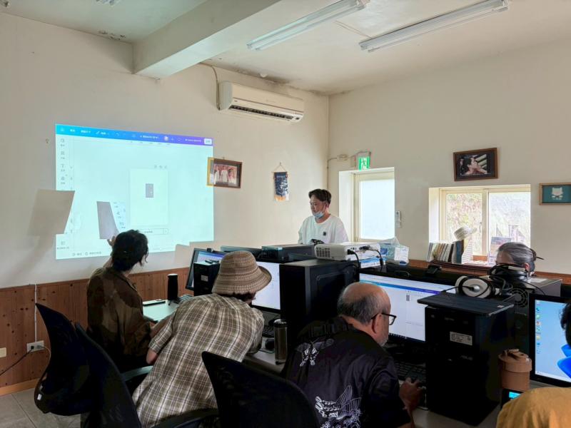 利用Canva學習數位設計技巧,色彩運用、文字排版等,不僅提升數位應用能力,也完成了一份專業且吸睛的簡報成果。
