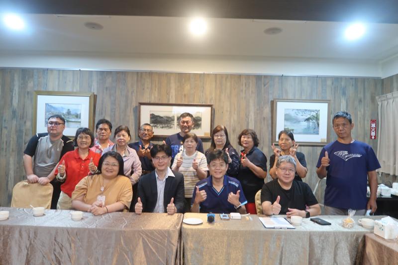 大家認真學習每個人收獲滿滿，一起合影留下美麗的學習紀錄。