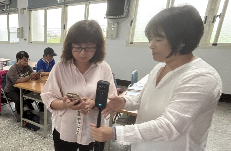 <p>透過本次360度拍攝課程，學員們學習如何運用360度全景攝影設備，記錄生活中的點滴與珍貴時刻，課程中，講師一步步帶領學員了解拍攝技巧、設備操作以及影像後製應用，讓大家能夠輕鬆掌握全景影像的拍攝方式。</p>