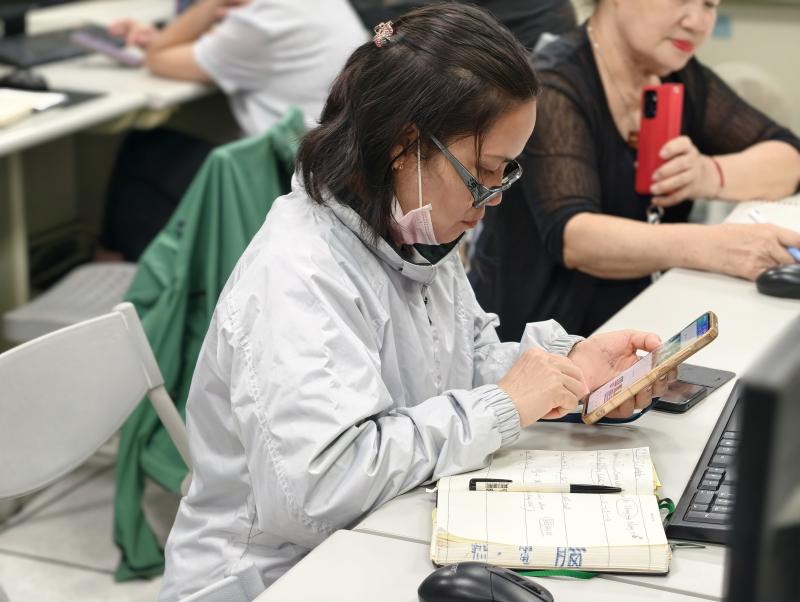 用筆記寫下操作步驟增加記憶