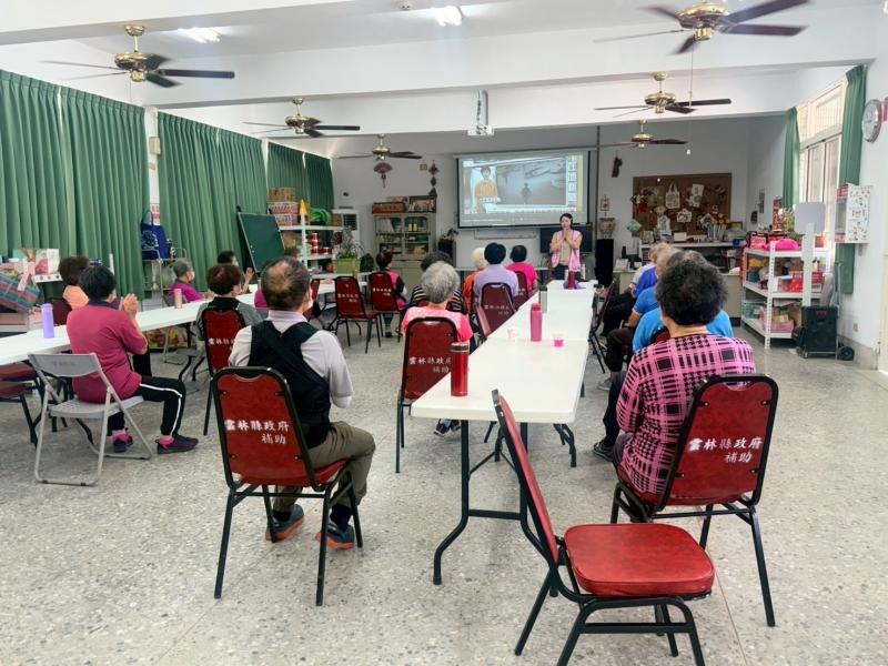 到頂湳社區關懷據點、慈濟醫事C據點行動諮詢服務時進行資安宣導，播放新聞「警識破詐騙助阿嬤保住50萬」。 新聞內容是在報導：假綁架，真詐騙。這是非常常見的詐騙手法！ 新聞中的阿嬤接到電話，對方謊稱孫子欠錢，所以綁架，並播放背景哭泣聲以製造更大