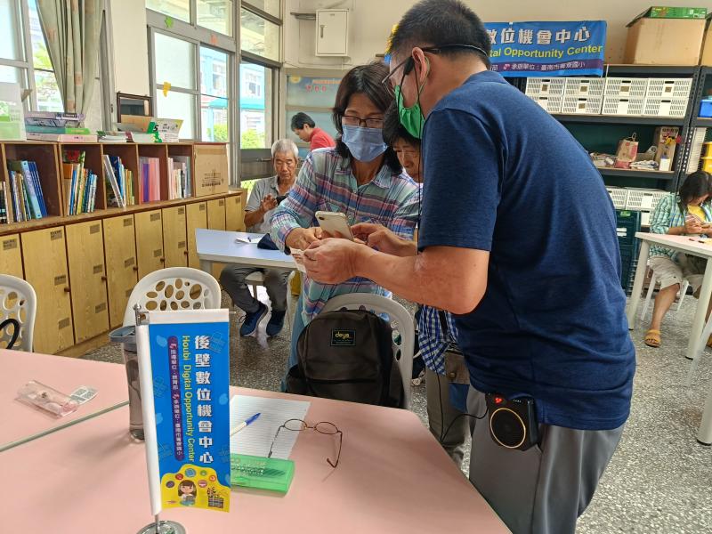 DOC讓我跟上AI新浪潮/余春瑩-封面照