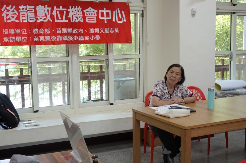 上課時,我都是坐第一排,因為第一排,最能專注老師上課的內容,我也不打瞌睡,因為時光美好;勤作筆記,課後複習,是我自己對自己的要求。
