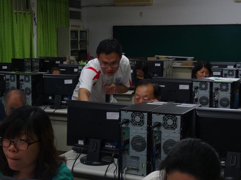 同學正在努力上課中