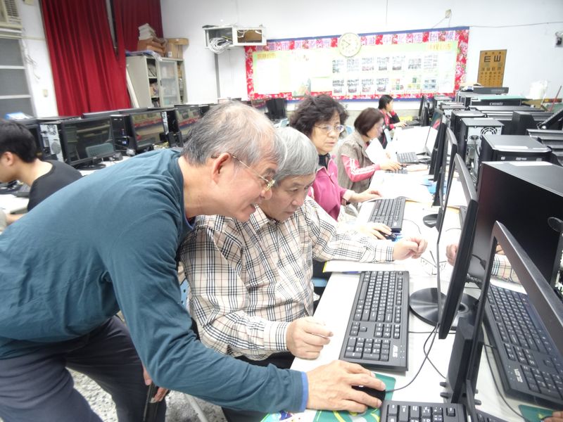 教導鍵盤位置與輸入法練習並可以線上玩打字練習遊戲