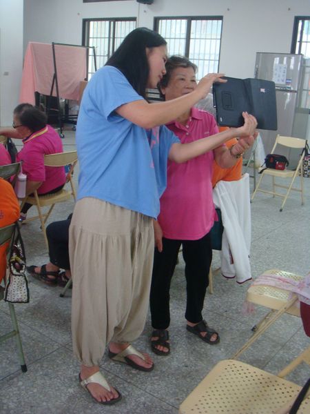 講師與學員上課畫面