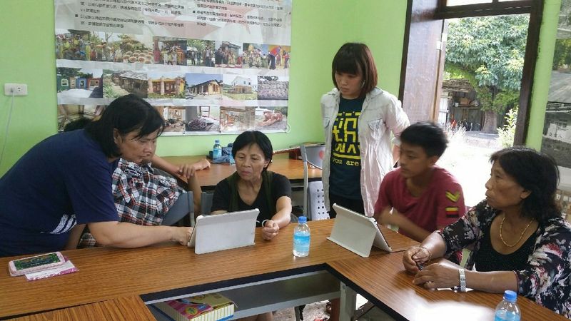 重複教學是讓長輩熟悉操作的好方法