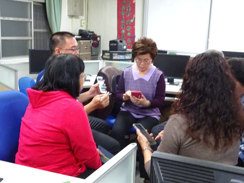 google帳號及信箱的申請與使用、google帳號的運用、google瀏覽器及其他相關功能運用