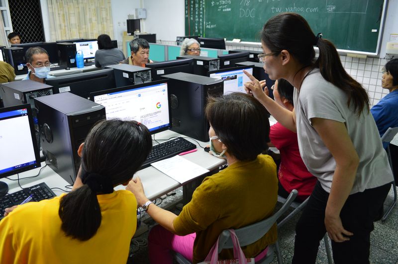 講師講解學員提出的問題