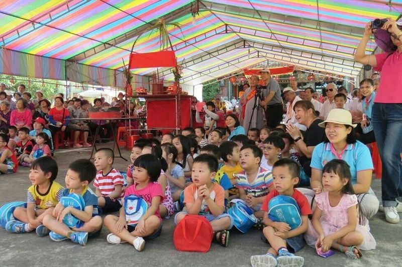 幼兒園及國小學童參與廟會活動，了解五穀神農大帝的故事及傳承文化。