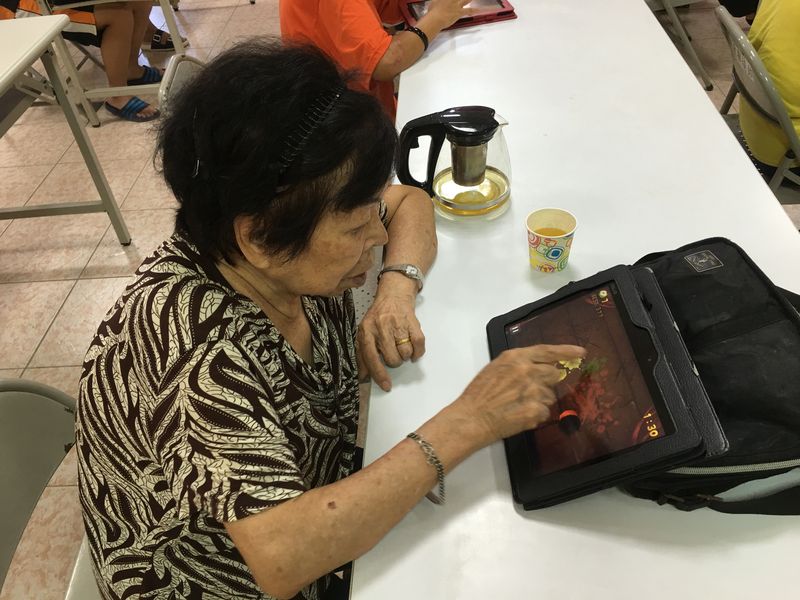 奶奶認真的操作ＩＮＧ