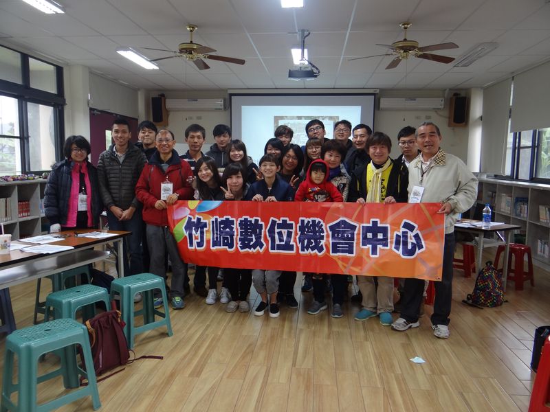 講師與參與的學員們全體大合照一張。