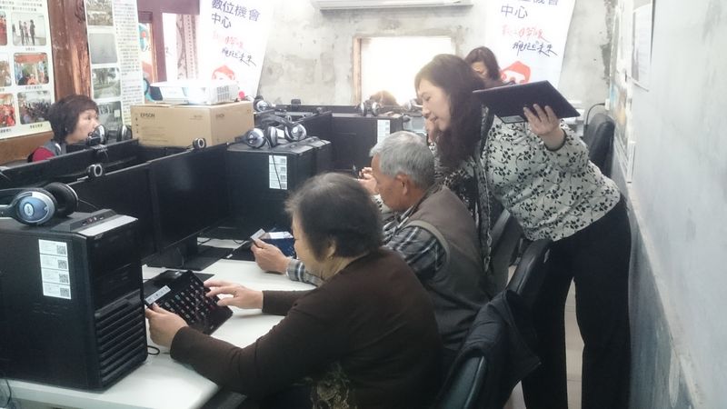 透過APP遊戲熟悉平板的觸控使用