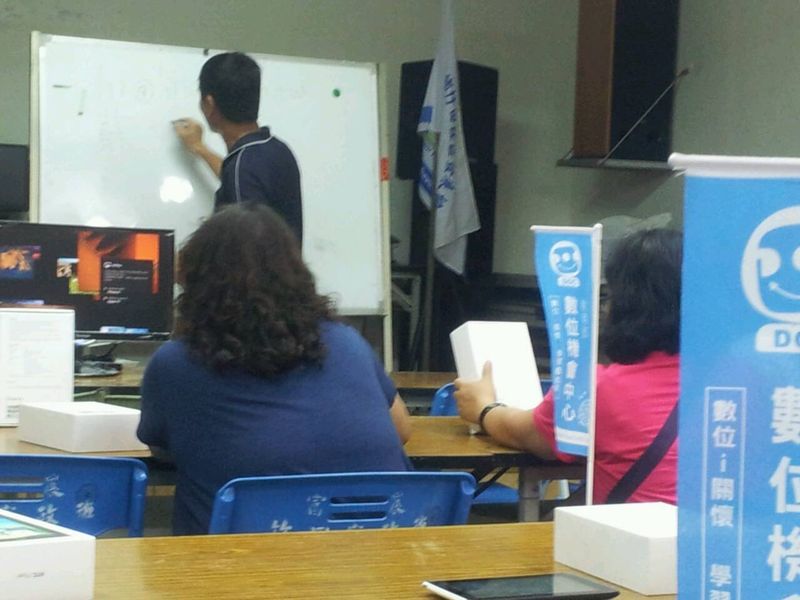 而反映最熱烈的是數位發票APP，學員都笑著說老花看不清楚數字，有APP就很方便