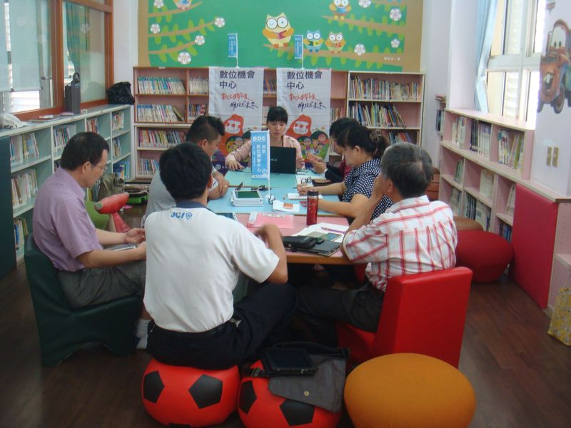 講師與學員上課畫面