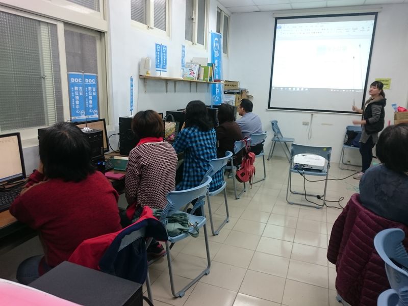 講師與學員上課畫面