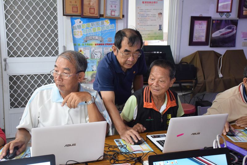 輕輕鬆鬆學Windows7~電腦基礎班-封面照