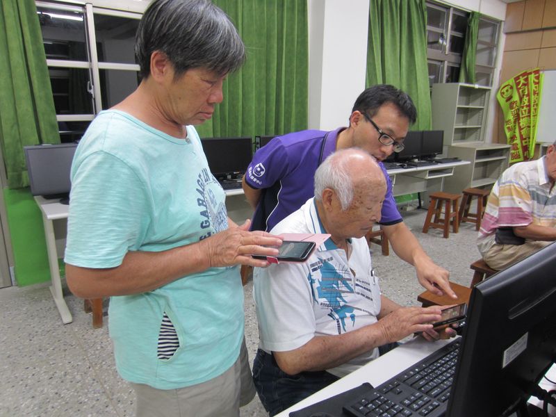 大家一邊操作一邊練習