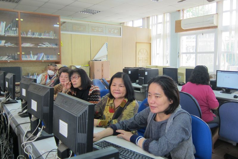 大家互相切磋認真學習