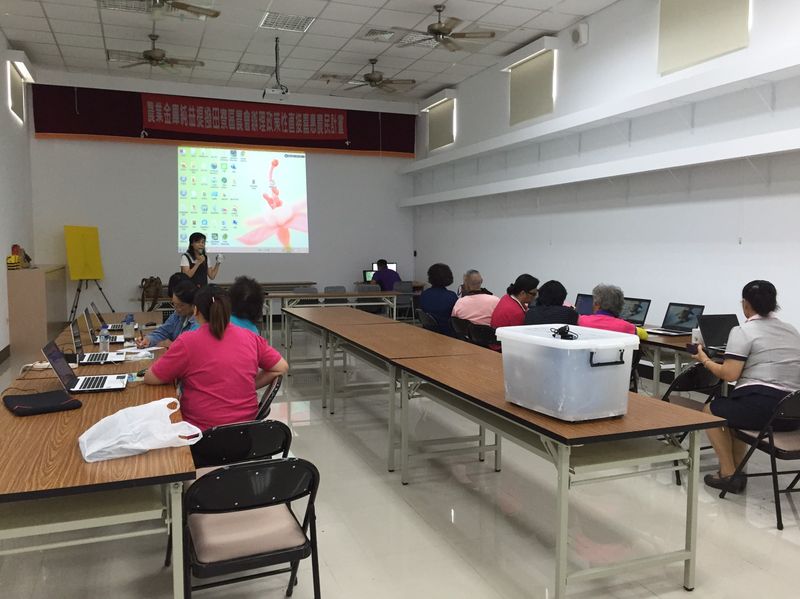 找出妳家老舊照片來翻拍修補作成馬克杯吧-封面照