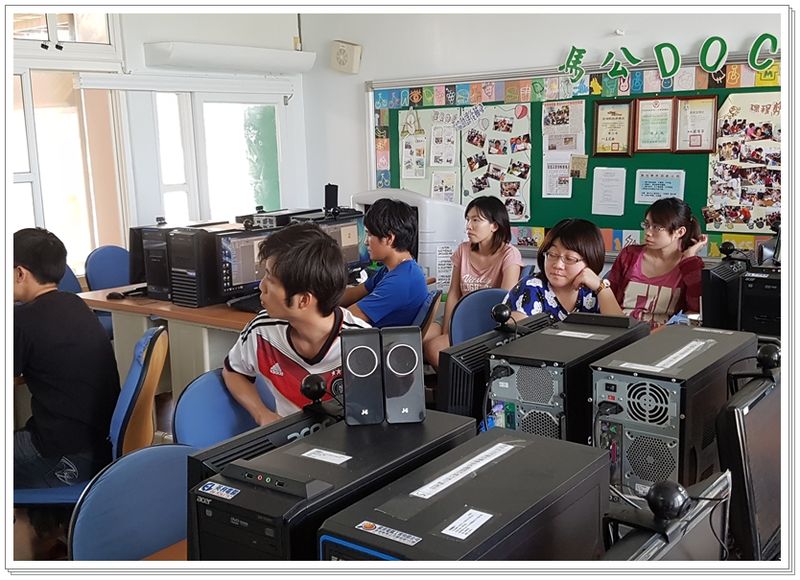 學員認真學習