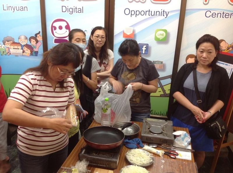學員練習製作洋蔥料理電子書
