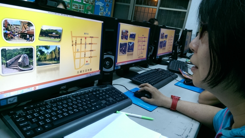 學員利用 PowerPoint 簡報製作軟體編輯技巧，設計編排北埔食遊特色電子書頁面
