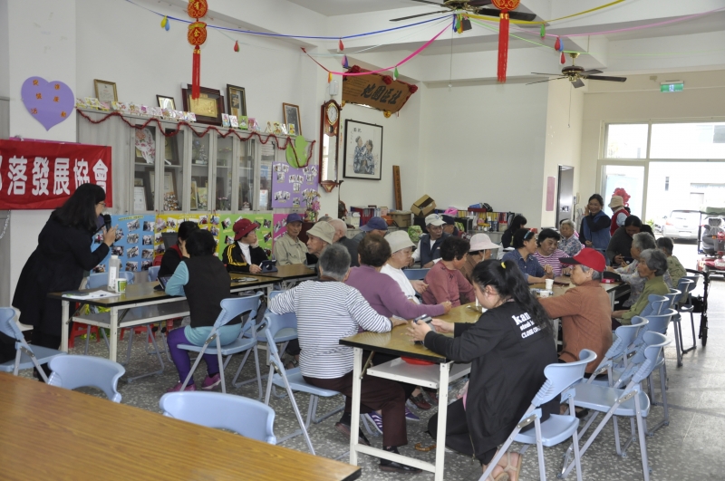 利用手中資訊設備，觀賞社區之美、懷舊電影、歡樂歌唱