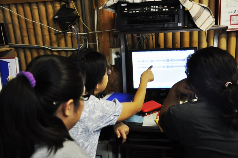 老師介紹利用 Audacity 音樂軟體處理錄製的音樂。