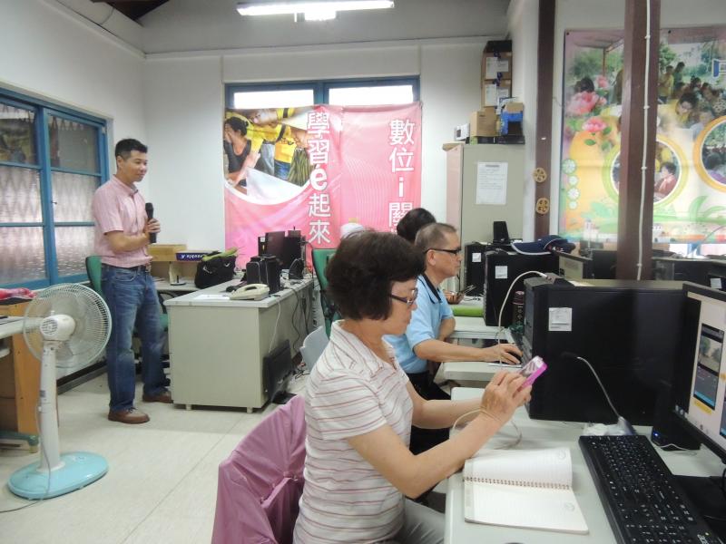 手機應用小影程式編輯。