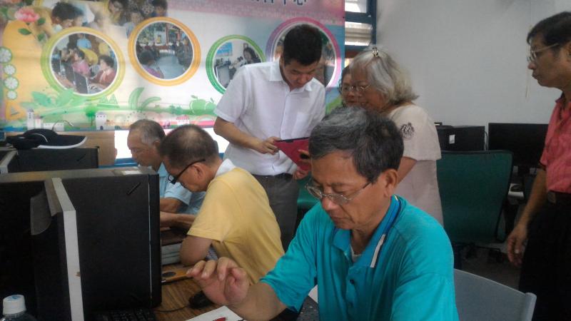 老師指導學員操作及編輯操作