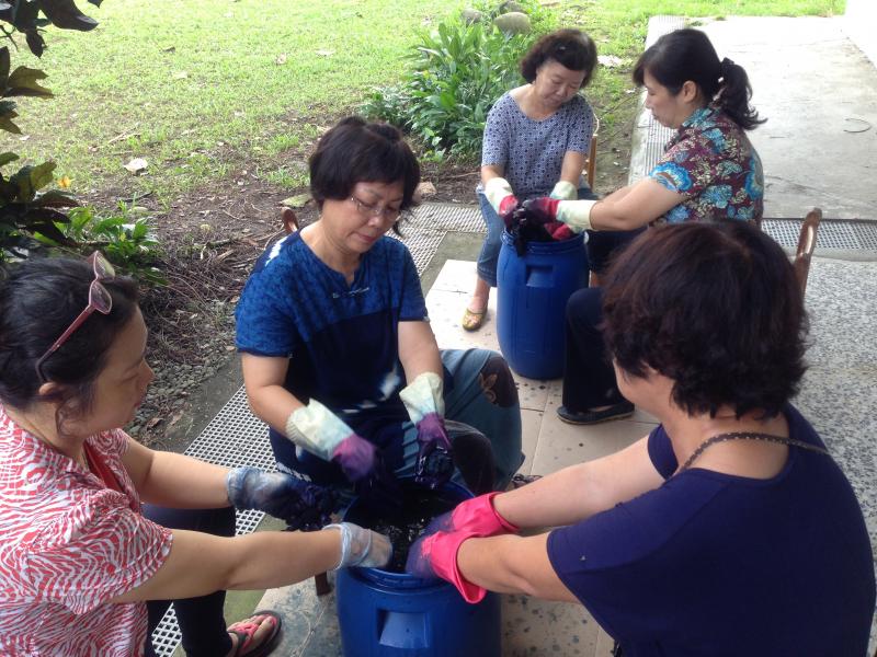 Lets go to染世界-客家藍錠染-封面照