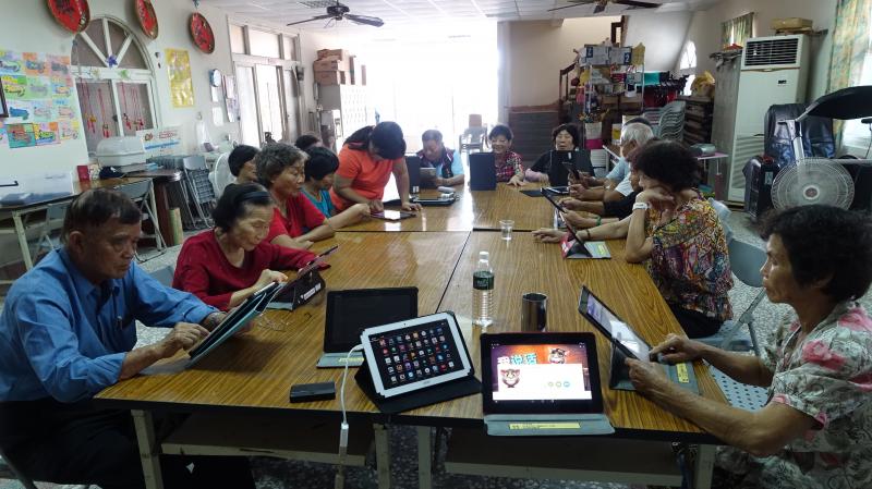 銀髮族平版應用-封面照