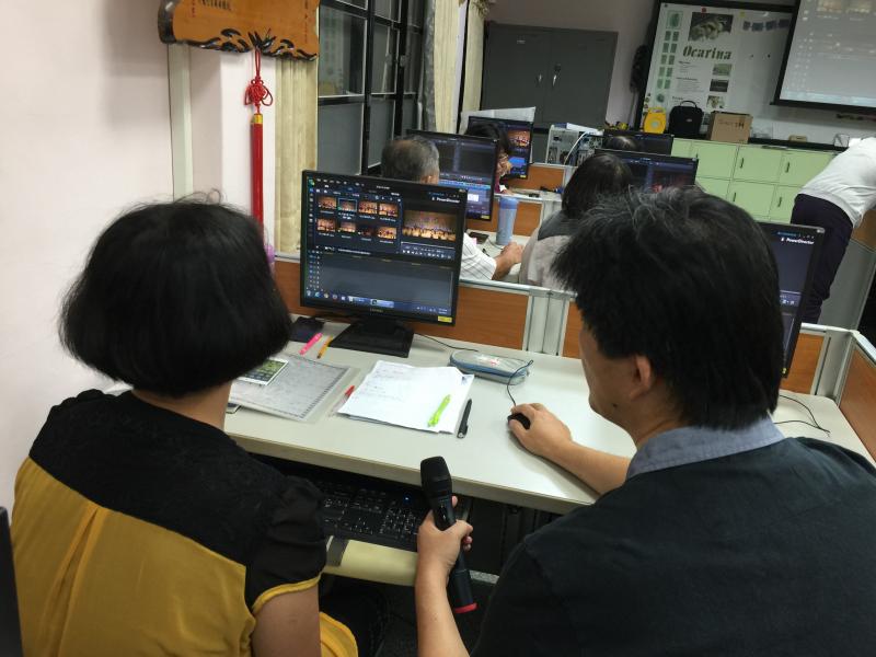 學員請教老師多部音樂影片剪輯。