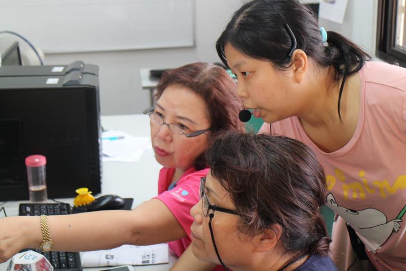 相片總舖師─ 影像處理及 海報製作班-封面照