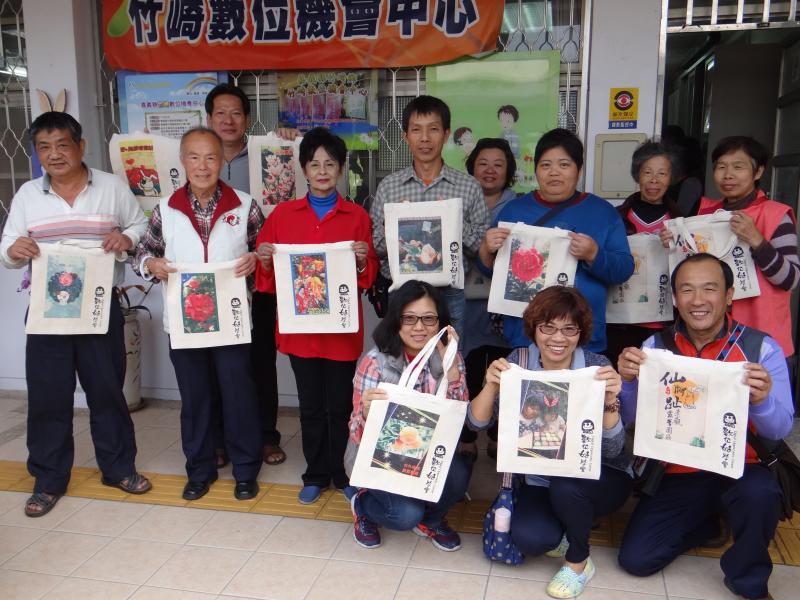 Photocap轉印-我的特色帆布袋課程成功，全體大合照。