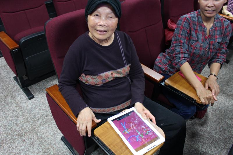 學員用平板下載APP 作品展示