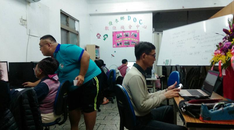 電腦基礎應用(踏入電腦的世界)-封面照