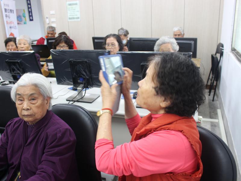 鳳林數位機會中心平板電腦e點就通課程，練習操作畫面