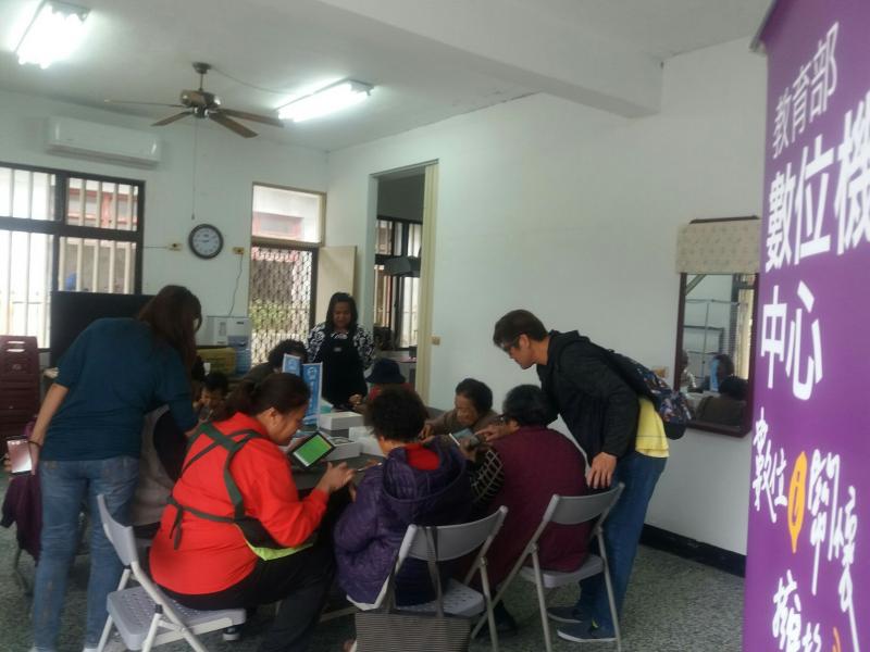 每個步驟都讓學員實作，及個別指導