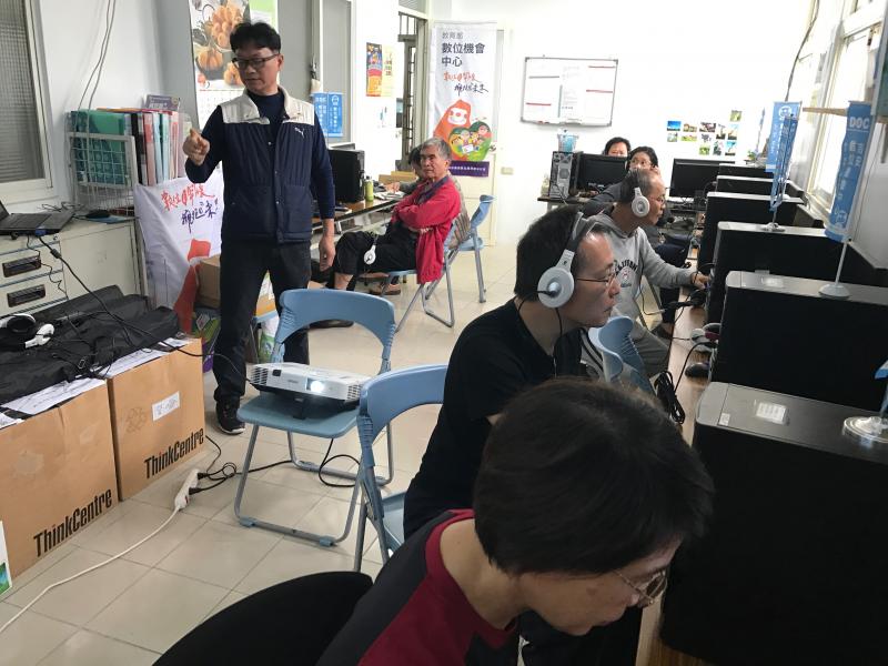 邱文盛講師教學中