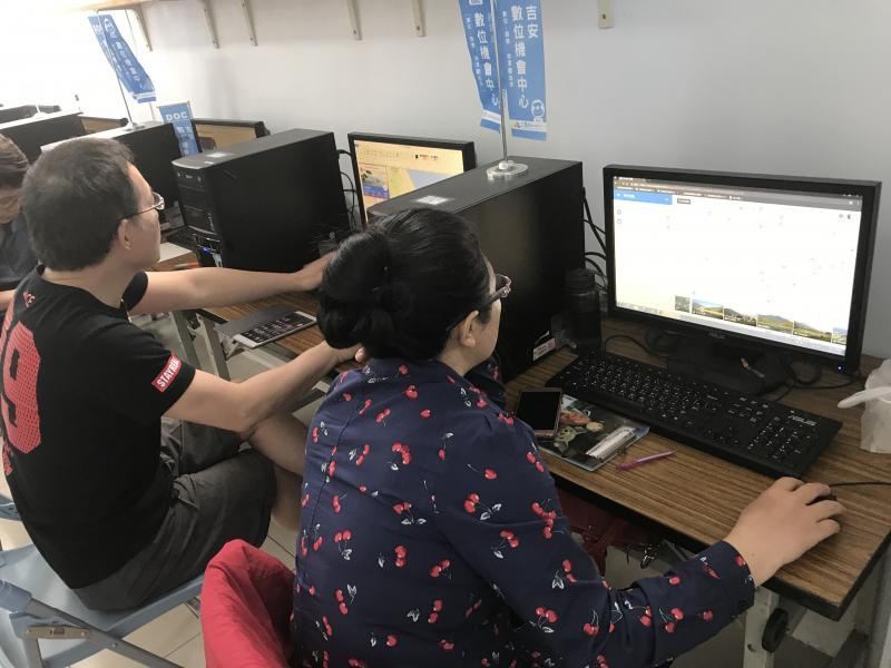 學員認真的學習中