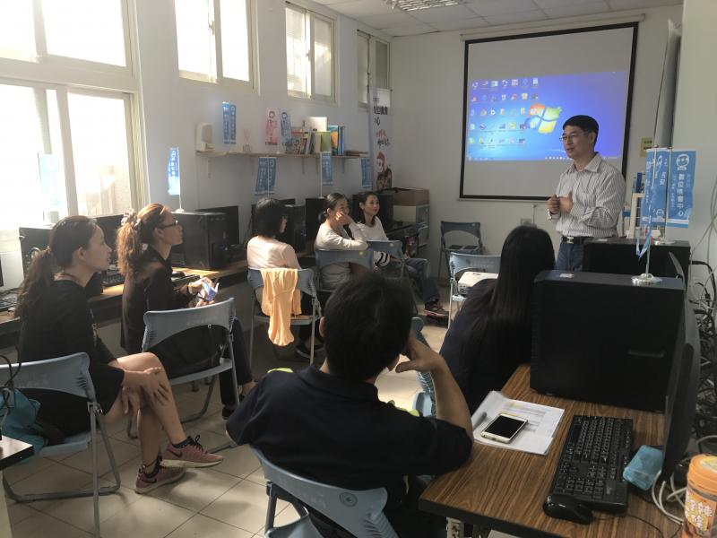 講師與學員互動中